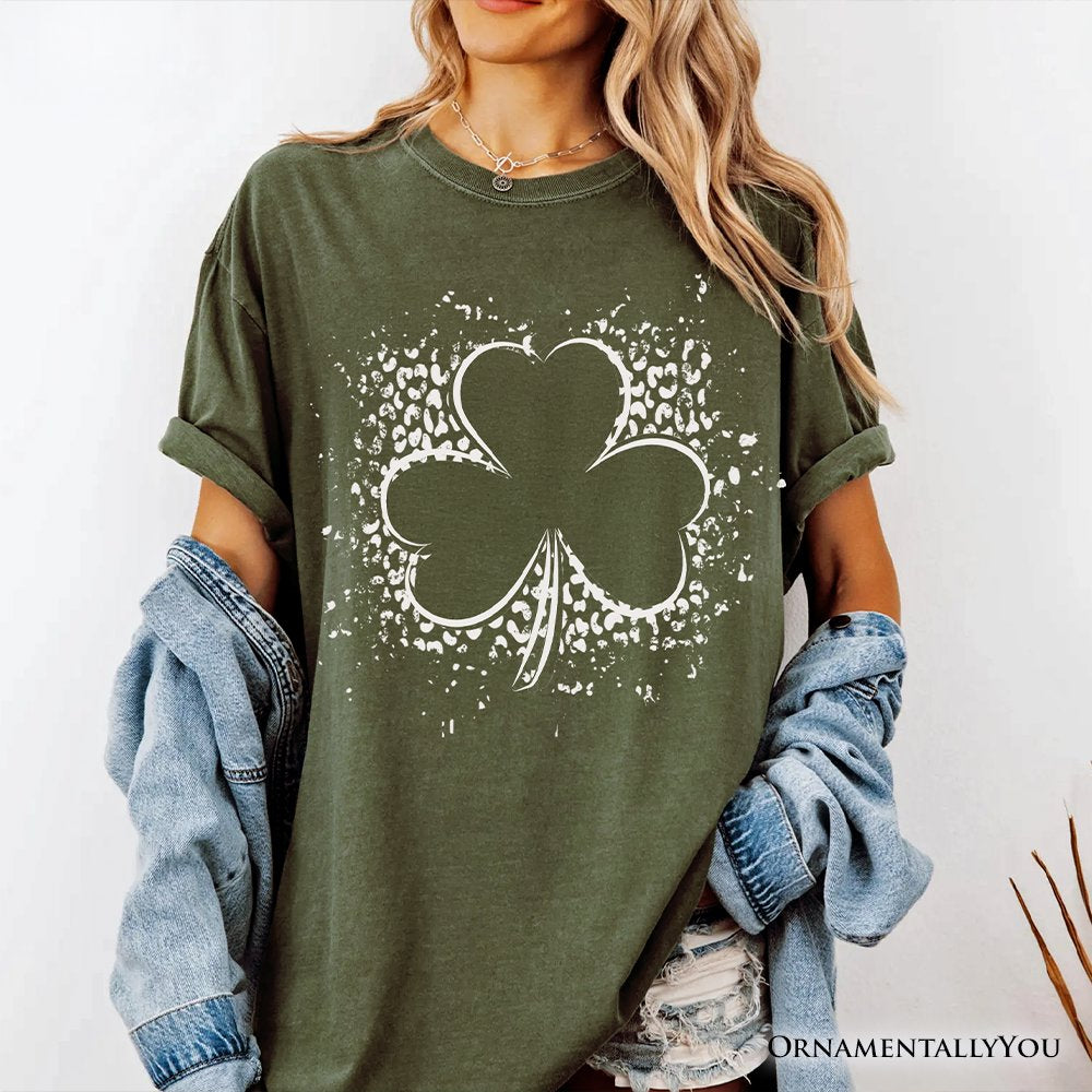 Splatter Shamrock Silhouette St Patrick’s Day T-Shirt, Retro Lucky Clover Tee